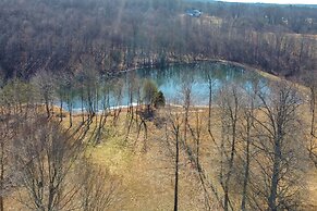 Pet-friendly Emerald Lake Retreat in Charlestown!