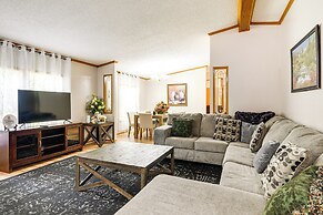 Pet-friendly Emerald Lake Retreat in Charlestown!