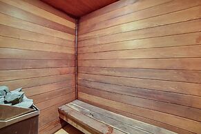 Mammoth Lakes Condo: Walk to Village & Gondola!