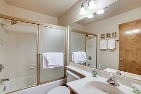 Mammoth Lakes Condo: Walk to Village & Gondola!