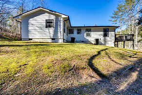 Luxe Highlands Haven w/ Fire Pit + Hot Tub!