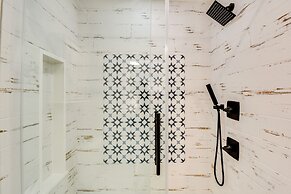 Luxe Highlands Haven w/ Fire Pit + Hot Tub!