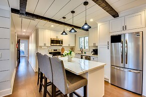 Luxe Highlands Haven w/ Fire Pit + Hot Tub!