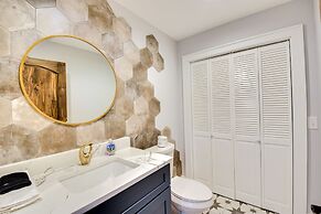 Luxe Highlands Haven w/ Fire Pit + Hot Tub!