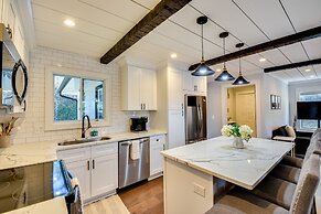 Luxe Highlands Haven w/ Fire Pit + Hot Tub!