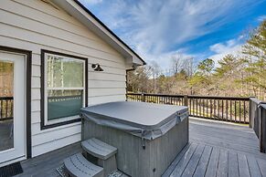 Luxe Highlands Haven w/ Fire Pit + Hot Tub!