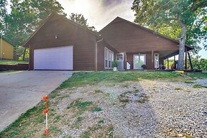 Dock, Views & Grill: Spacious Grand Lake Lodge