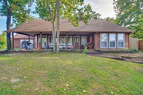 Dock, Views & Grill: Spacious Grand Lake Lodge