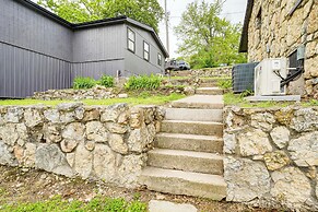 Dock, Views & Grill: Spacious Grand Lake Lodge