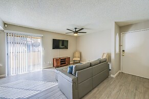 Cozy Fresno Condo w/ Balcony & Pool Access