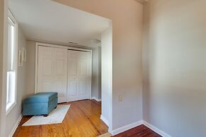 Hidden Charlottesville Home: 4 Mi to Downtown!