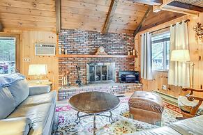 Charming Tamworth Cabin w/ Grill & Fireplace