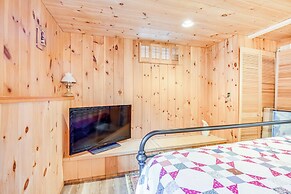 Charming Tamworth Cabin w/ Grill & Fireplace