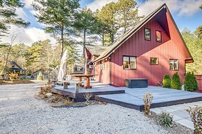 Charming Tamworth Cabin w/ Grill & Fireplace