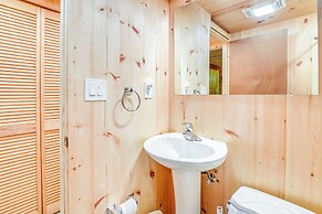 Charming Tamworth Cabin w/ Grill & Fireplace