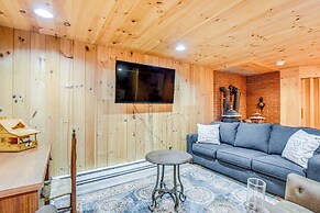 Charming Tamworth Cabin w/ Grill & Fireplace