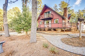Charming Tamworth Cabin w/ Grill & Fireplace