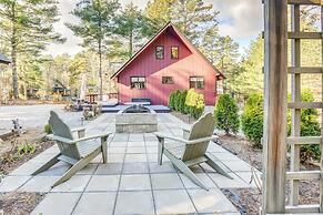 Charming Tamworth Cabin w/ Grill & Fireplace