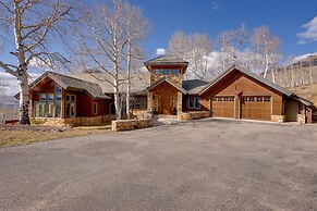 Telluride Mountain Chalet w/ Gym, Hot Tub & Views!