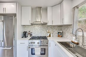 Pet-friendly Oceanside Gem w/ Patio, Walk to Beach