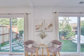 Pet-friendly Oceanside Gem w/ Patio, Walk to Beach