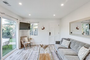 Pet-friendly Oceanside Gem w/ Patio, Walk to Beach