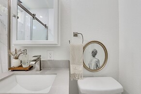 Pet-friendly Oceanside Gem w/ Patio, Walk to Beach