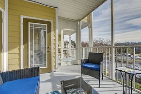 Lovely Calabash Condo w/ Balcony, 11 Mi to Beach!