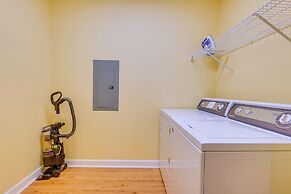 Lovely Calabash Condo w/ Balcony, 11 Mi to Beach!