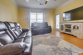 Lovely Calabash Condo w/ Balcony, 11 Mi to Beach!