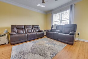 Lovely Calabash Condo w/ Balcony, 11 Mi to Beach!