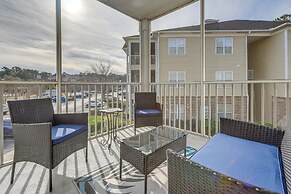 Lovely Calabash Condo w/ Balcony, 11 Mi to Beach!