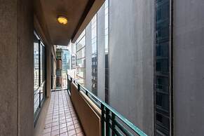 Spacious 3-bed Unit in Melbourne CBD w/ Pool & Gym