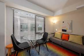 Well Located 1bed Unit in Near Albert Park w/ Gym!