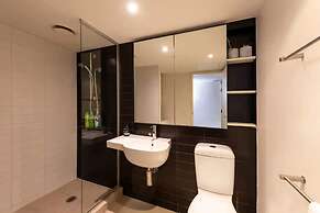 Well Located 1bed Unit in Near Albert Park w/ Gym!