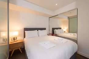 Well Located 1bed Unit in Near Albert Park w/ Gym!