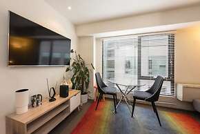 Well Located 1bed Unit in Near Albert Park w/ Gym!