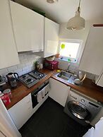 Vibrant & Funky 1BD Flat - 12 Mins to Stratford!