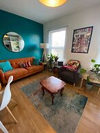 Vibrant & Funky 1BD Flat - 12 Mins to Stratford!