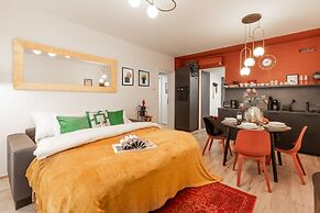 Chill in Oriental Splendour