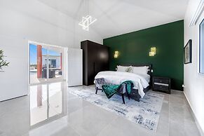 4-bed Villa, Pool, Parking