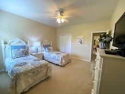 Spacious 5bd Pool Hm Spa Gm Watersong -256ys 5 Bedroom Home by RedAwni