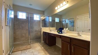 Spacious 5bd Pool Hm Spa Gm Watersong -256ys 5 Bedroom Home by RedAwni