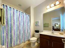 Spacious 5bd Pool Hm Spa Gm Watersong -256ys 5 Bedroom Home by RedAwni