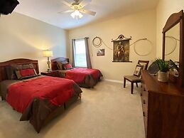 Spacious 5bd Pool Hm Spa Gm Watersong -256ys 5 Bedroom Home by RedAwni