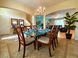 Spacious 5bd Pool Hm Spa Gm Watersong -256ys 5 Bedroom Home by RedAwni