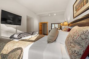 Lavishness at Elevation Timber Ridge 3 Bedroom 3 Condo by RedAwning