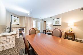 Horseshoe Valley Suites - The Azure