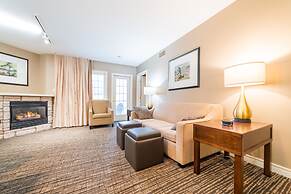 Horseshoe Valley Suites - The Azure