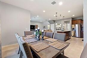 Blissful Haven @ Windsor Westside by Shine Villas 995